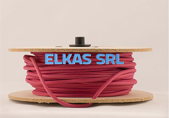 Nossos cabos são certificados. Eles também têm um processo de colagem que os impede de serem desintegrados em sua armadura